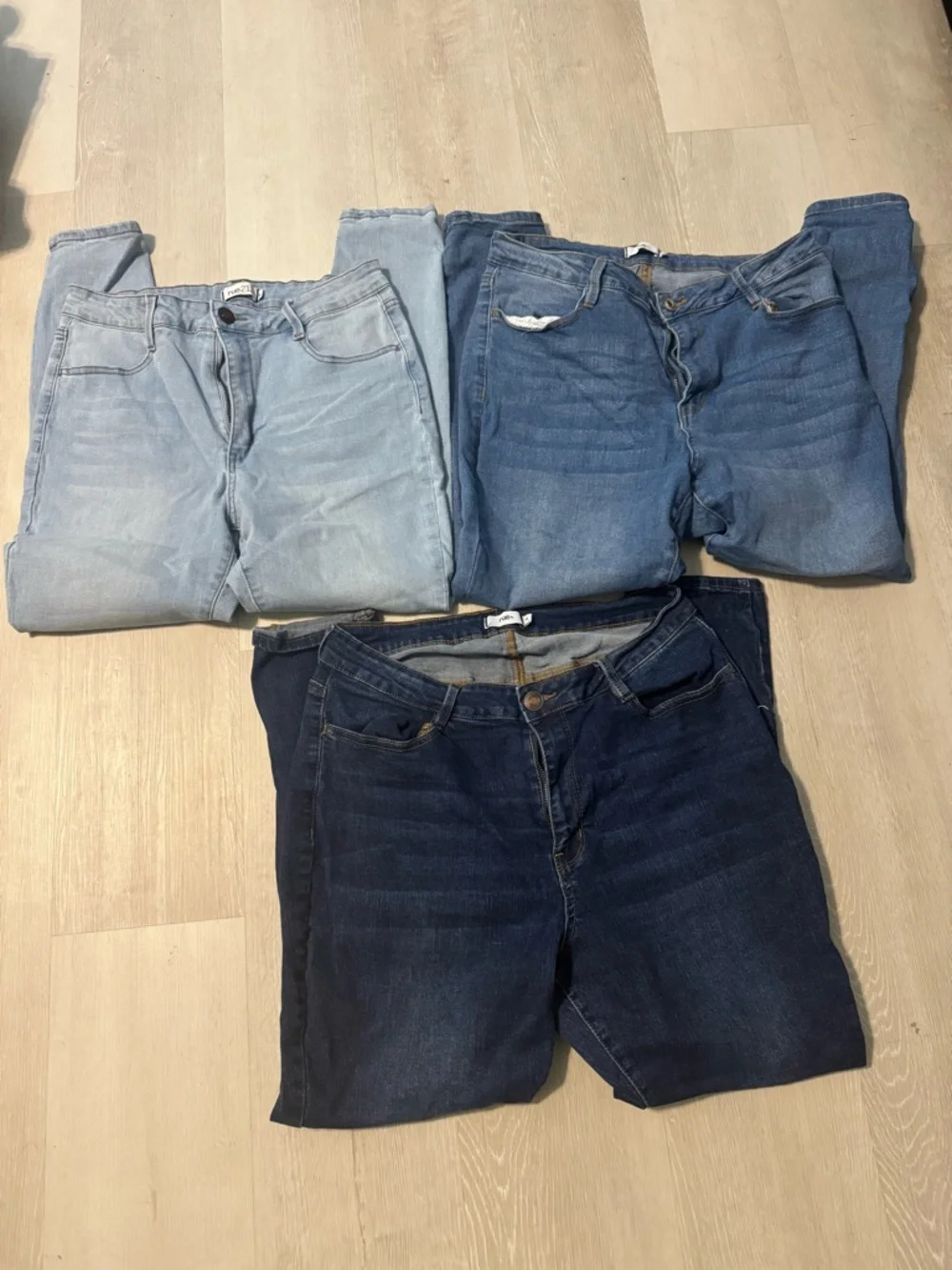 Rue21 Women’s Skinny Jeans Trio - Light Blue, Medium Blue‎ & Dark Blue